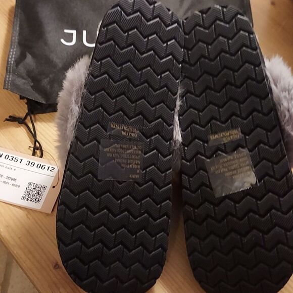 Black fuzzy slippers women's size M mule slip on slippers - Picture 4 of 6